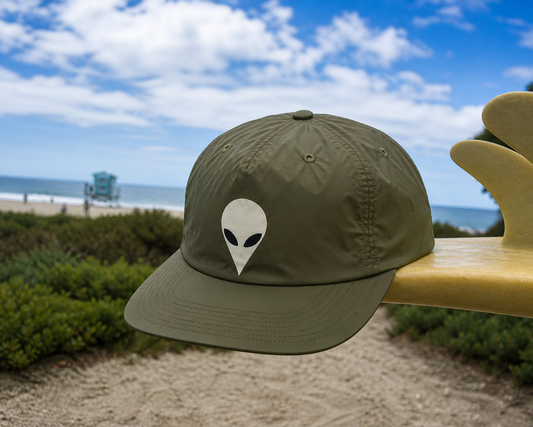 Alien Surf Cap – Retro Space Graphic Snapback Hat